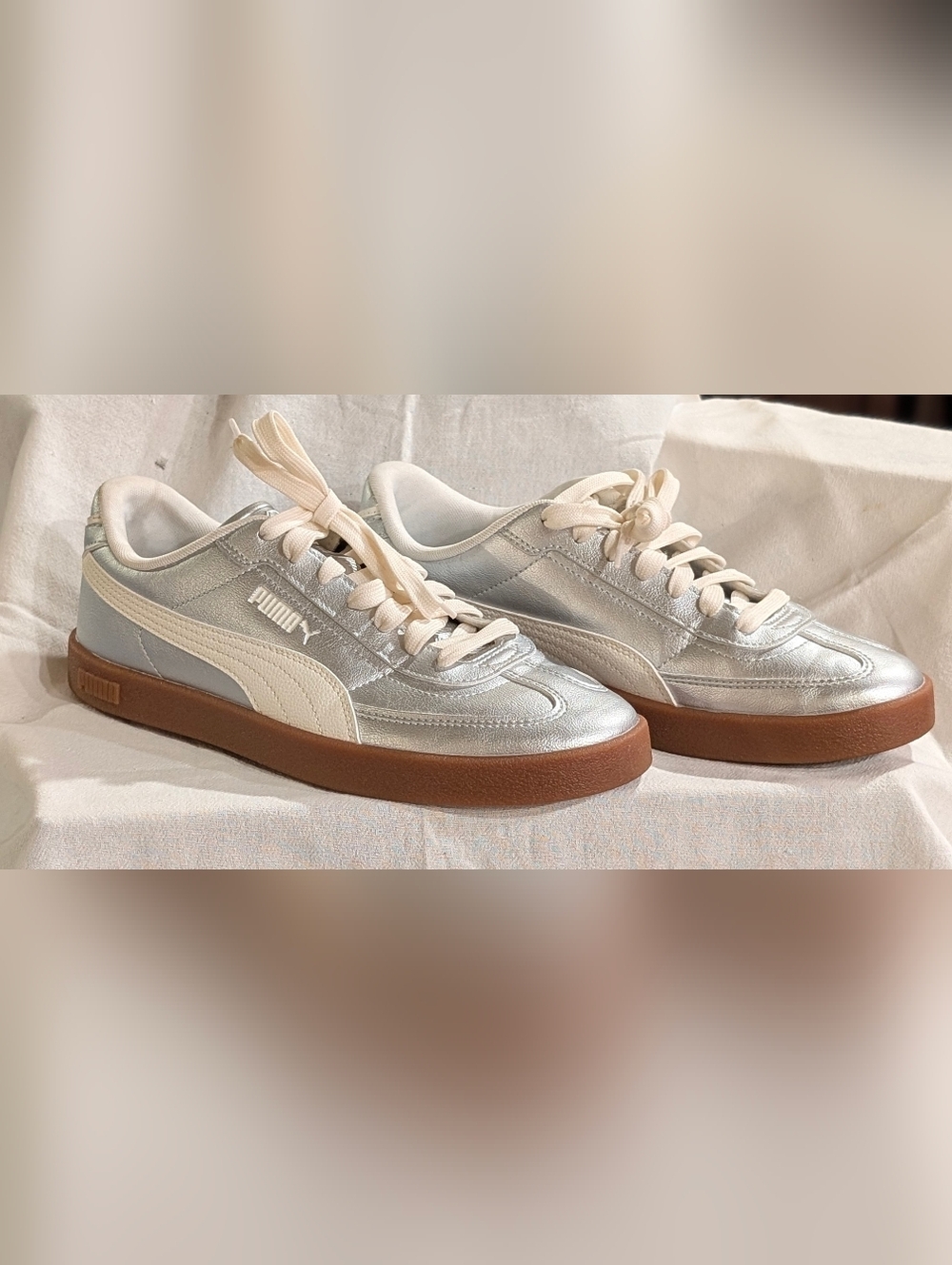 EUC Puma Club II Era Silver & White Low-Top Sneakers with Gum Sole Size 8